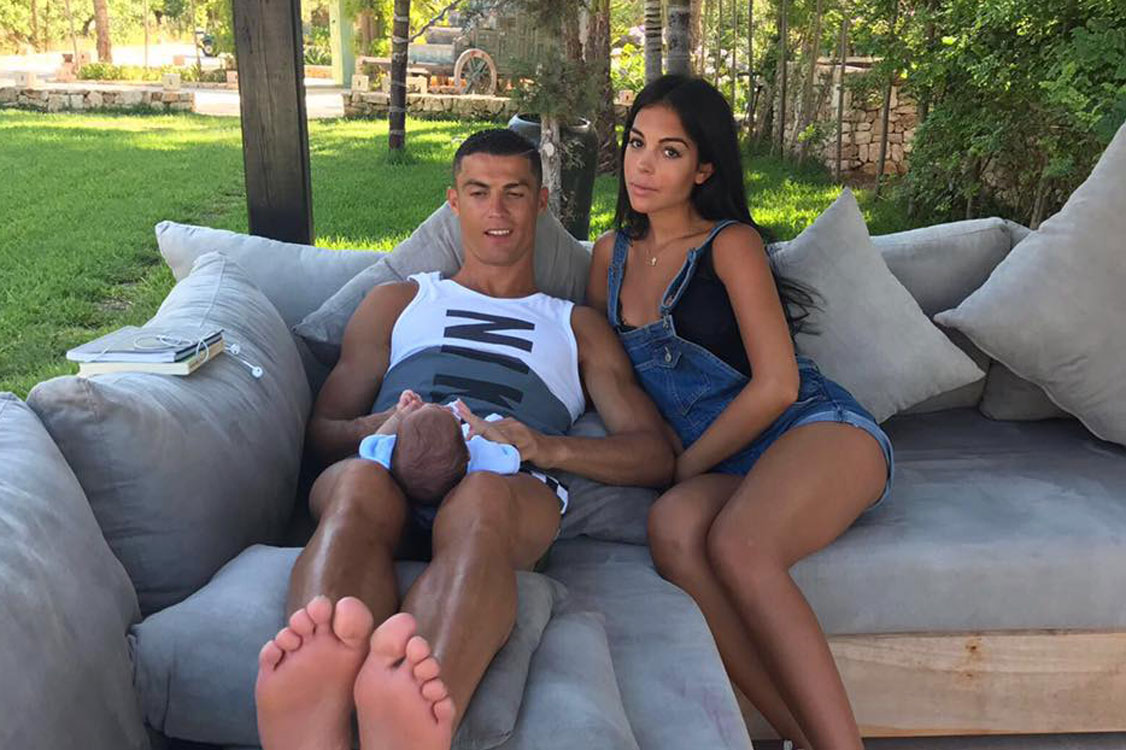 Georgina e Ronaldo de férias com os gémeos!
