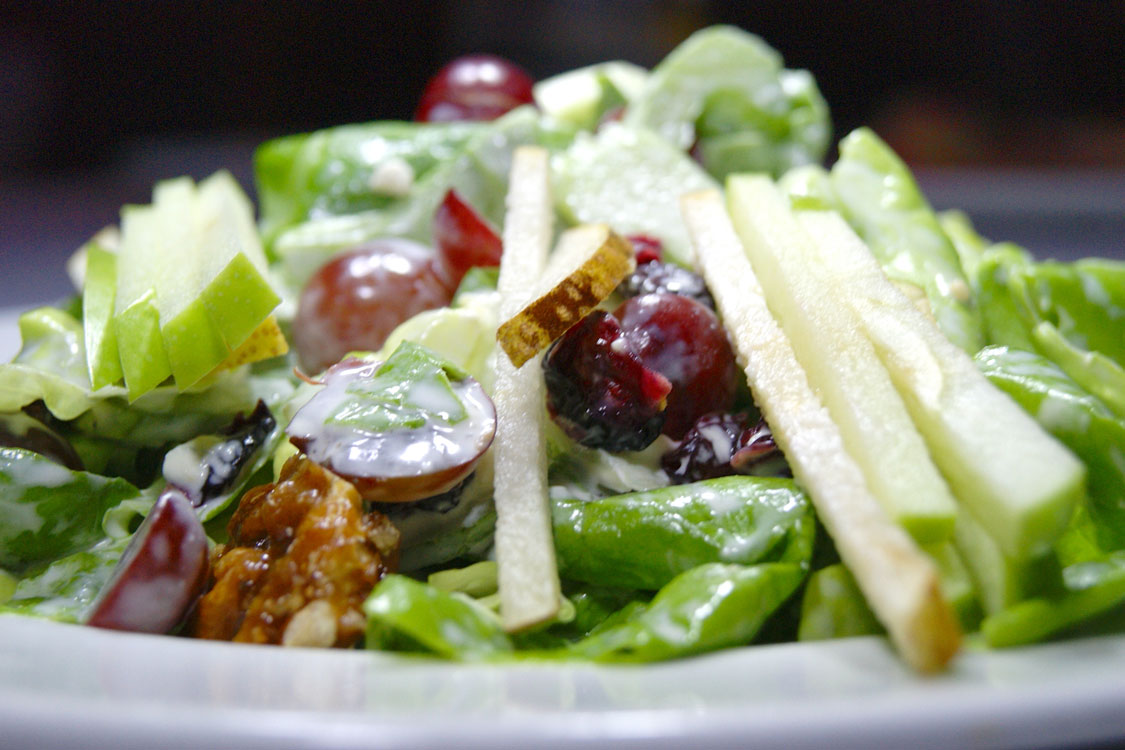 Porque não pera e uva na salada?