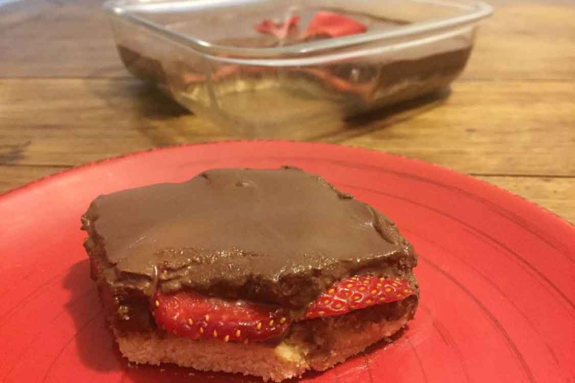 Receita saudável de pave de morango e chocolate