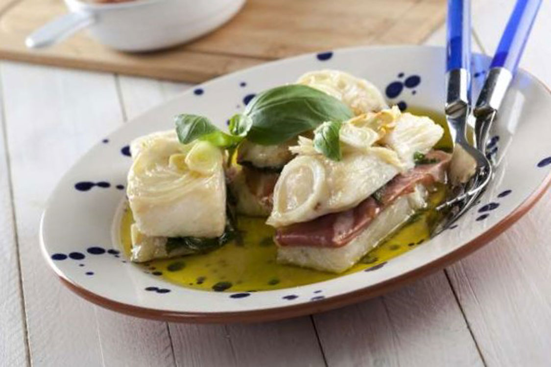 Bacalhau recheado com presunto e manjericão