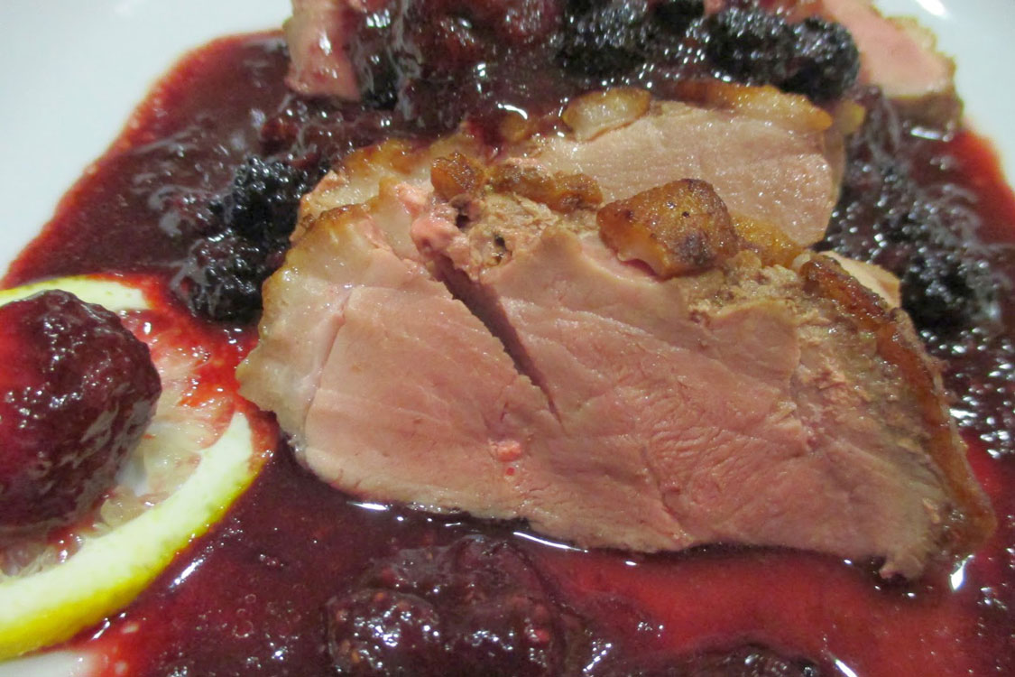 Peito de pato com molho de ameixa