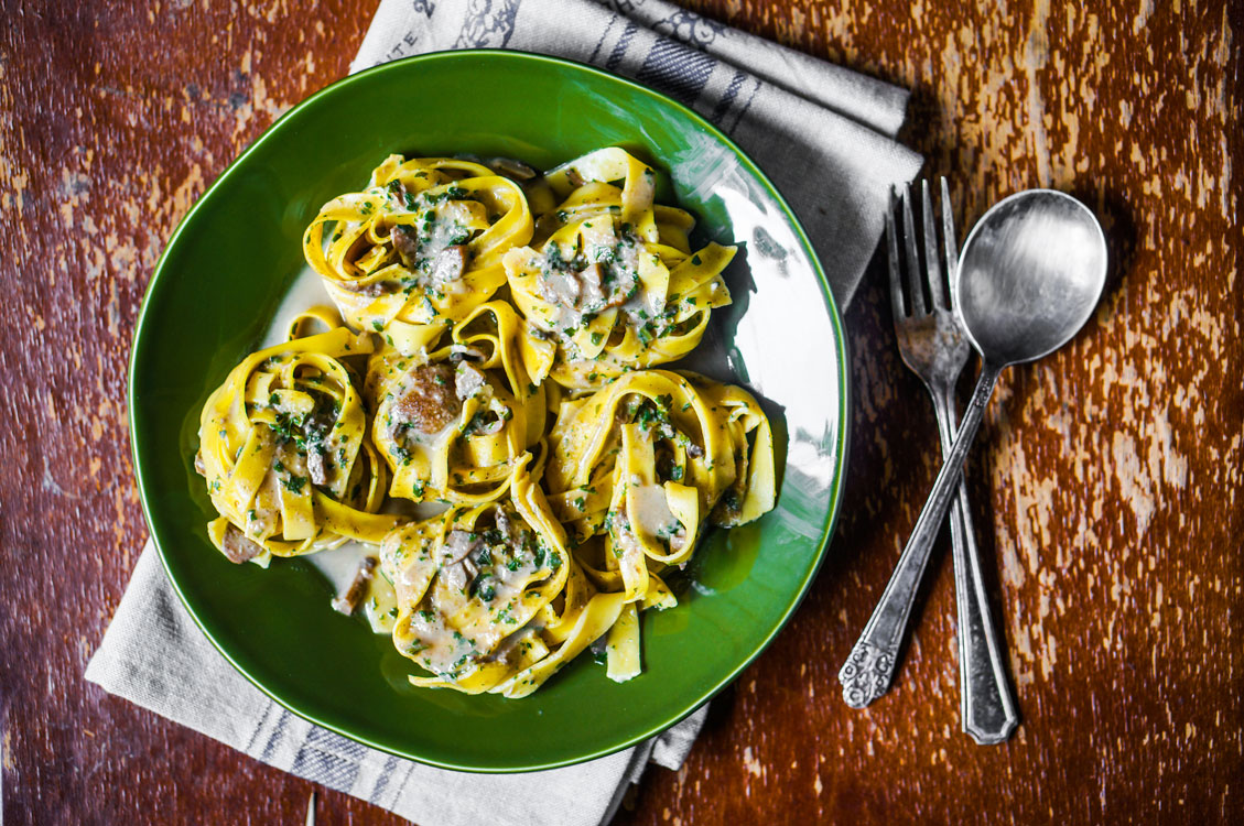 Tagliatelle de cogumelos para quem não tem queda para a cozinha