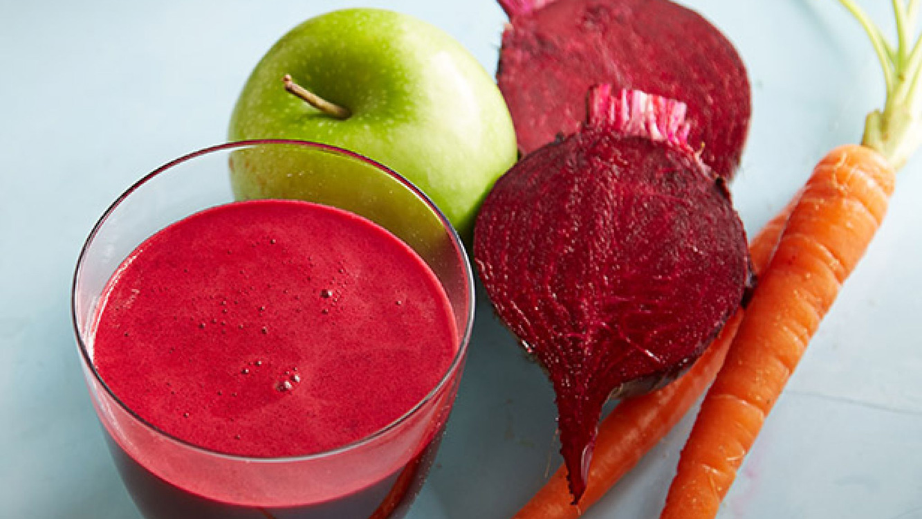 Comece o dia com este sumo especial para eliminar anemia, regular o colesterol, aumentar a imunidade e desintoxicar o fígado e o intestino
