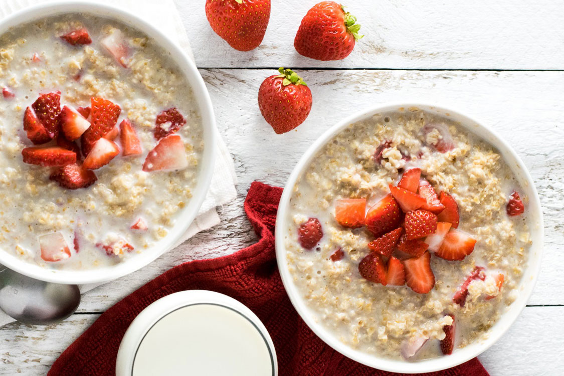 Papas de aveia com morangos