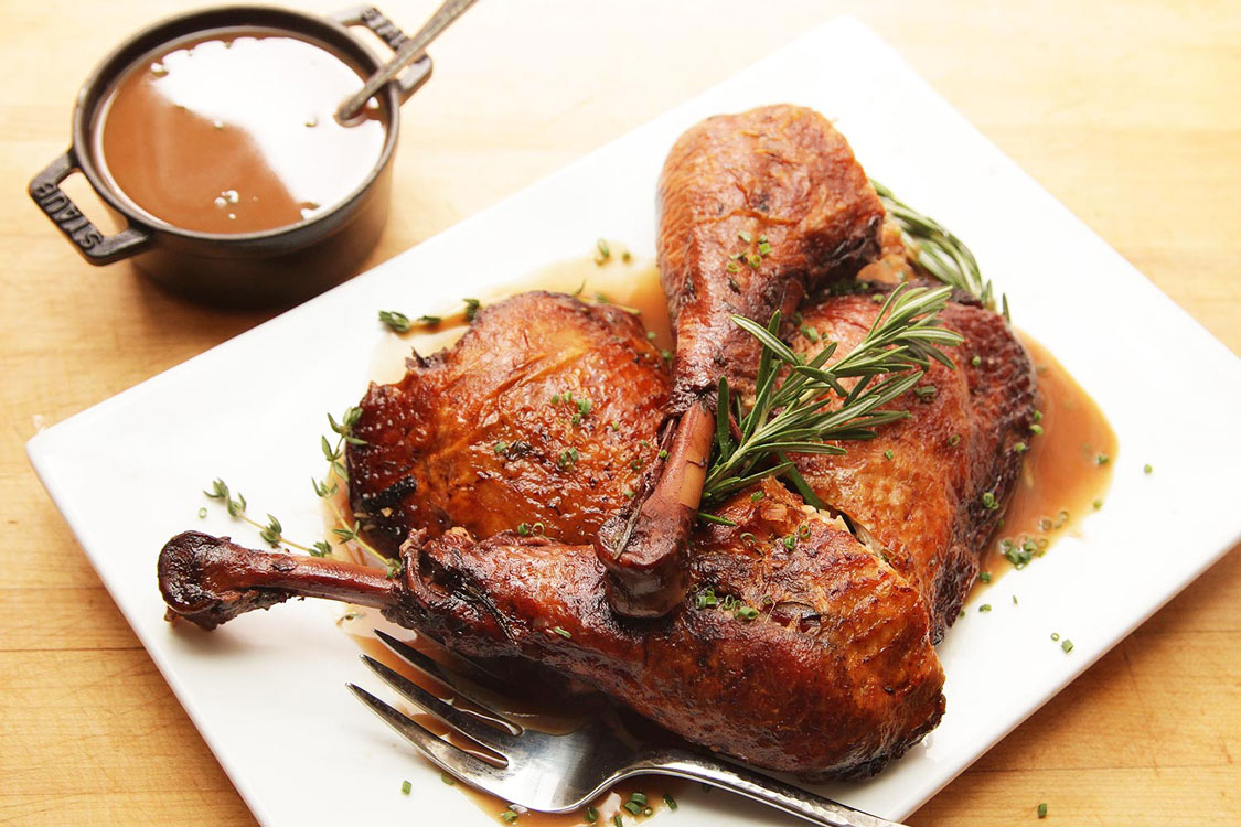 Perna de peru em vinho