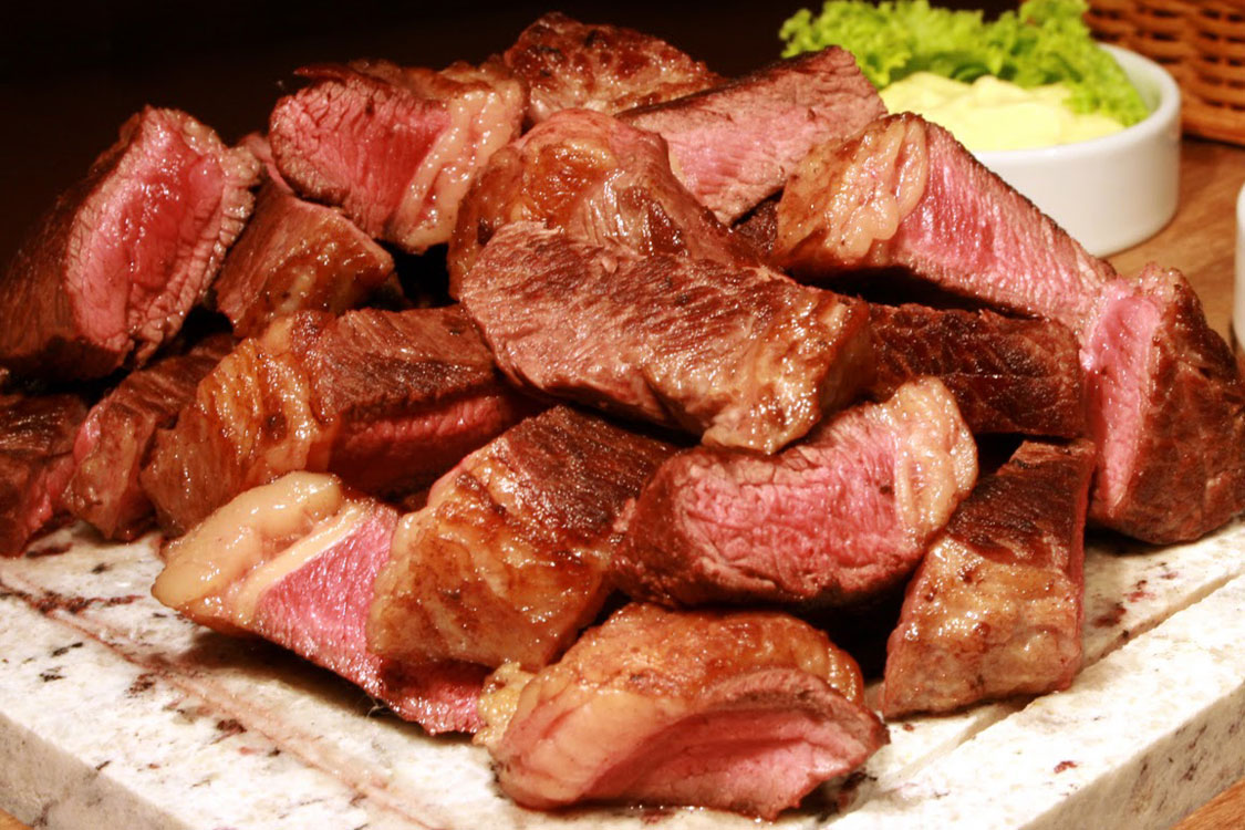 Cozinhe a picanha de forma diferente: picanha cozida na cerveja