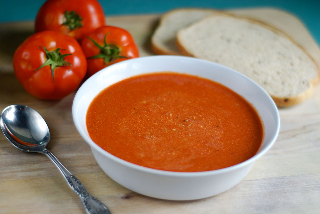Sopa de tomate e maçã