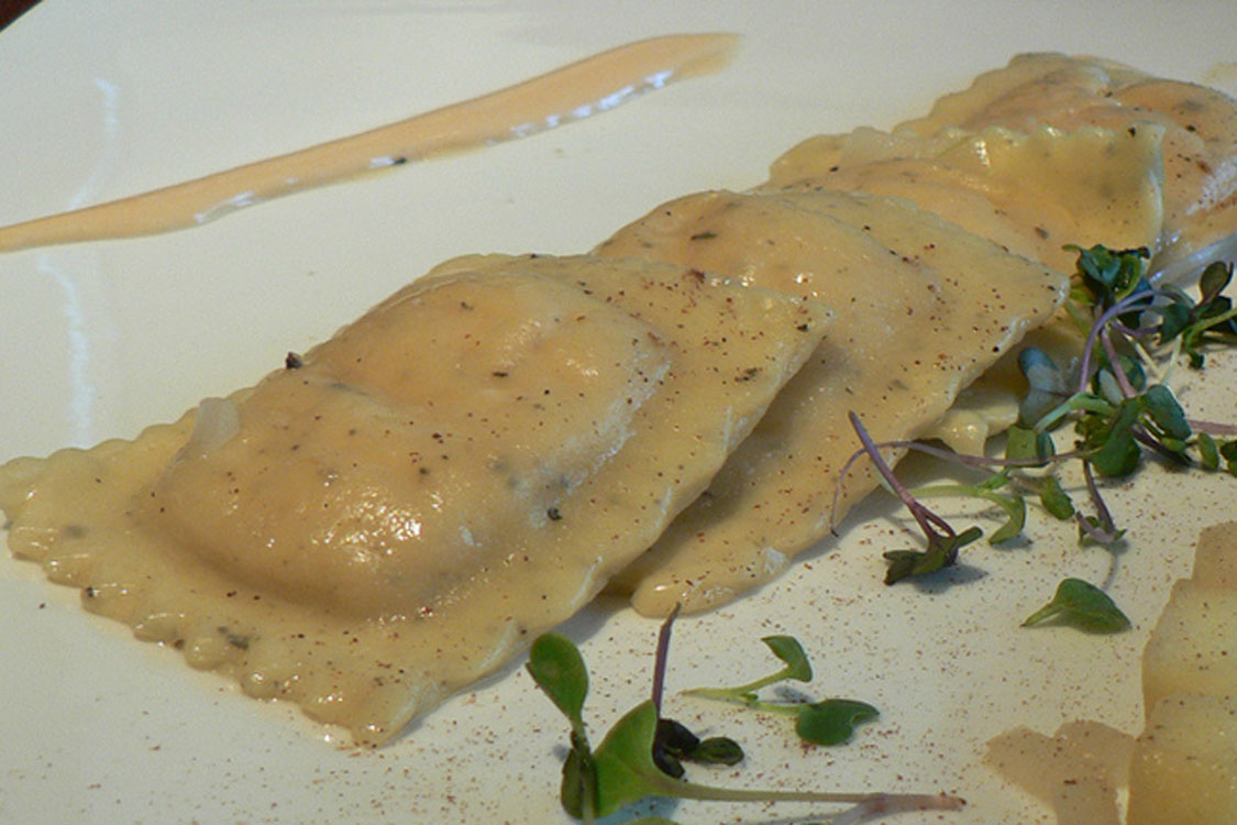 Uma adaptação de uma receita italiana: ravioli de maçã