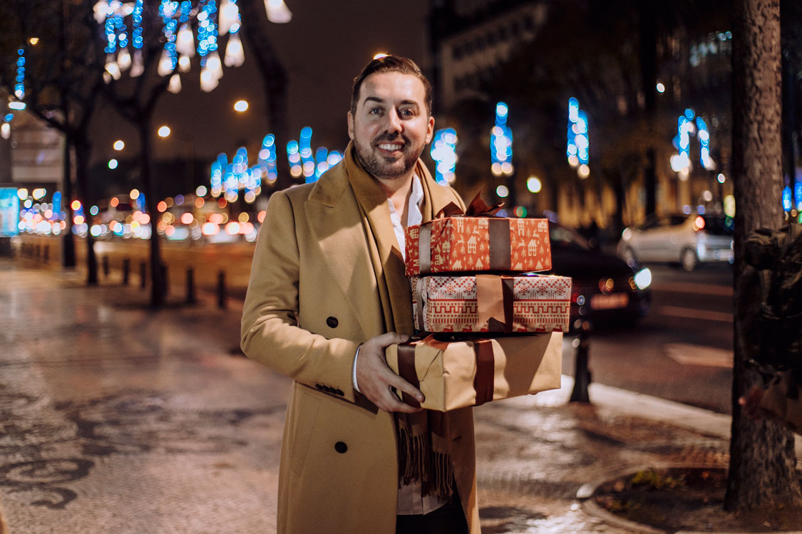 Poupe com embrulhos originais que o vão tornar na estrela deste Natal!