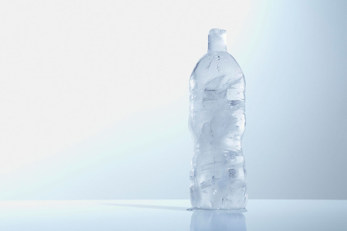 Costuma beber água gelada? Nem sabe como está a prejudicar a sua saúde…