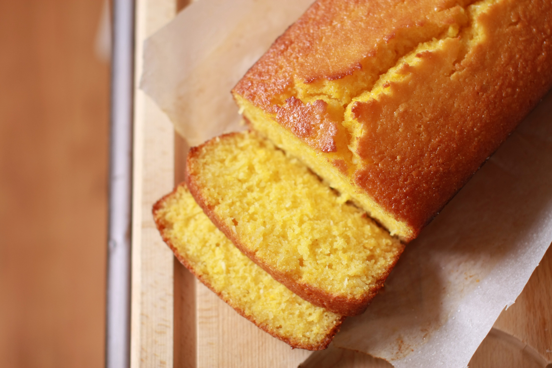 Este bolo de coco tem um ingrediente secreto… e muito saudável!