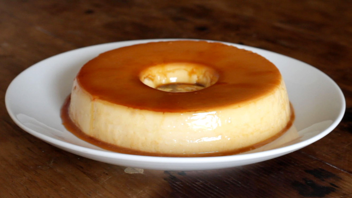 Farto dos pudins de sempre? Faça este pudim de leite condensado!