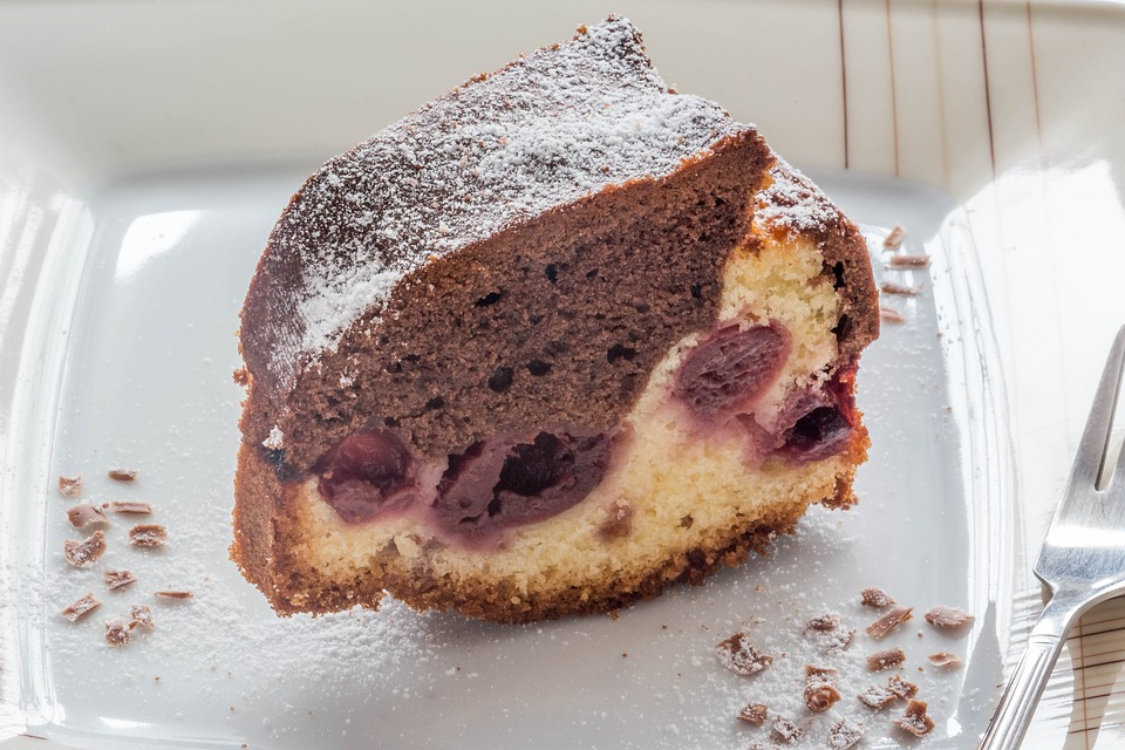 Bolo de mármore com cereja