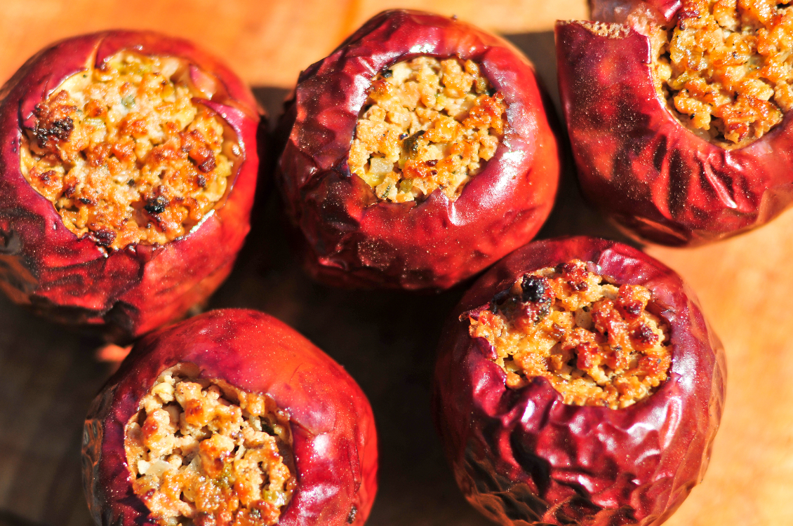 Maçãs recheadas com granola e frutos secos