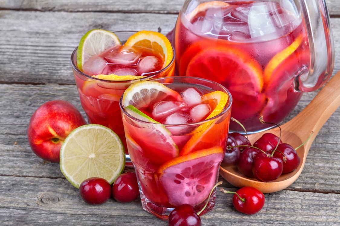 Sangria de frutos vermelhos: para brindar ao São Pedro!