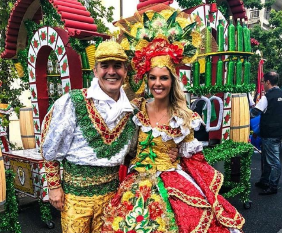 Foi assim que os padrinhos das marchas desceram a avenida!
