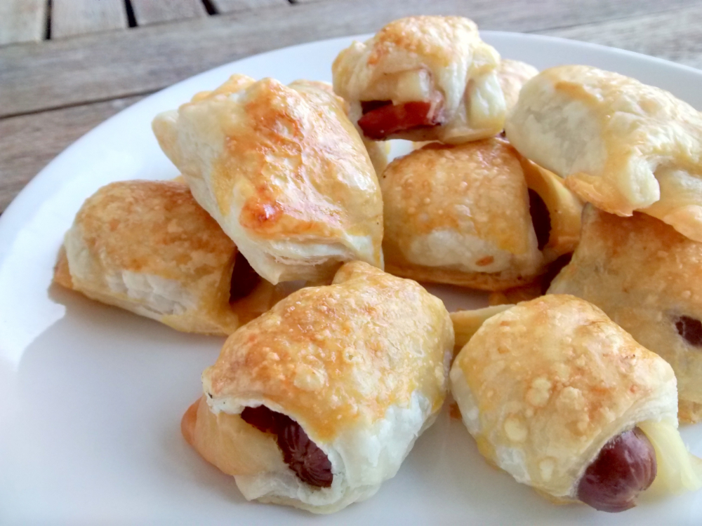 Mini folhados de salsicha