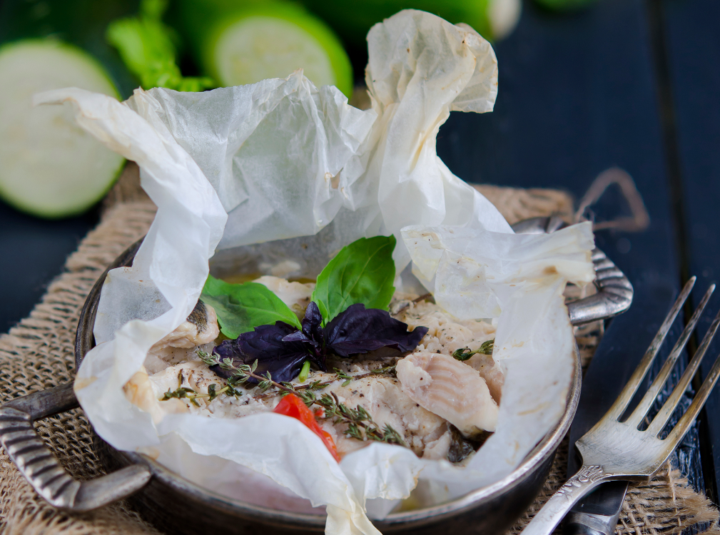 Peixe com curgete no papelote