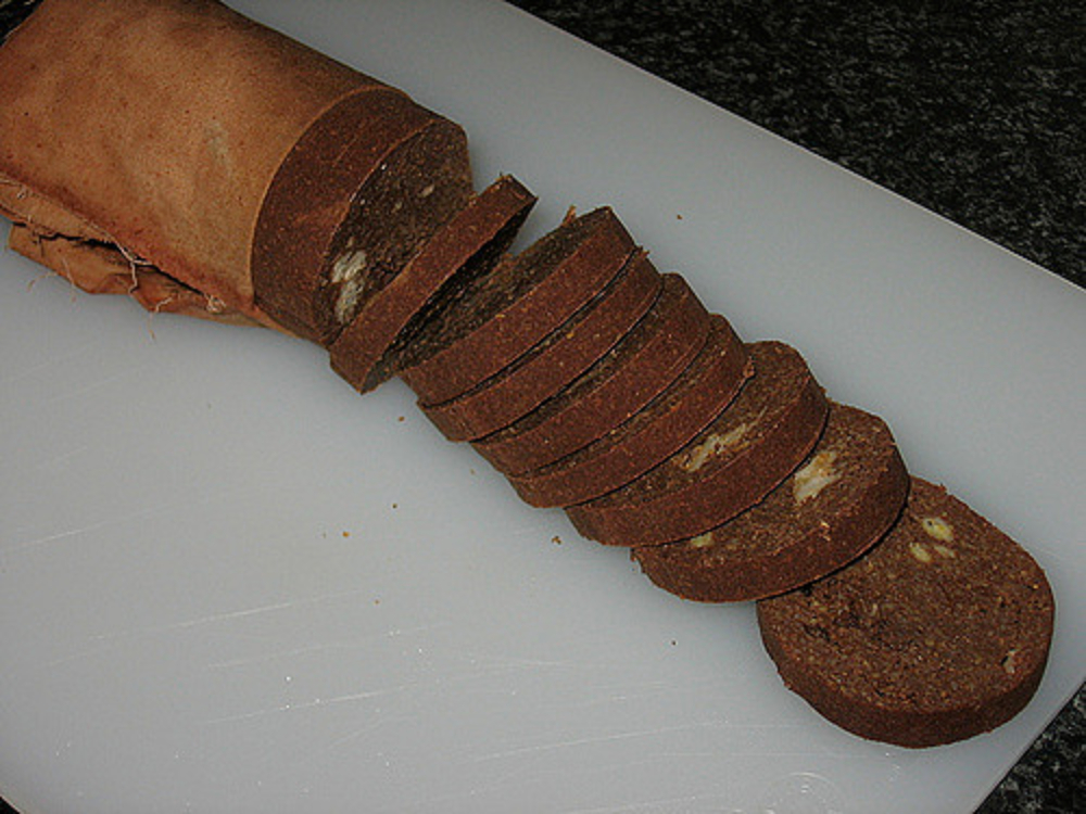 Receita saudável de salame de chocolate com manteiga de amendoim