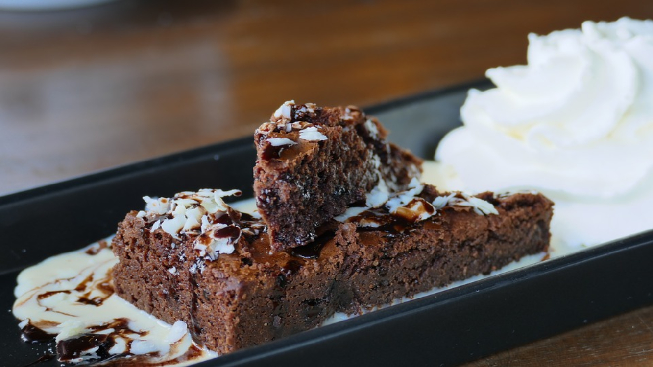 Brownies de chocolate com gelado de baunilha