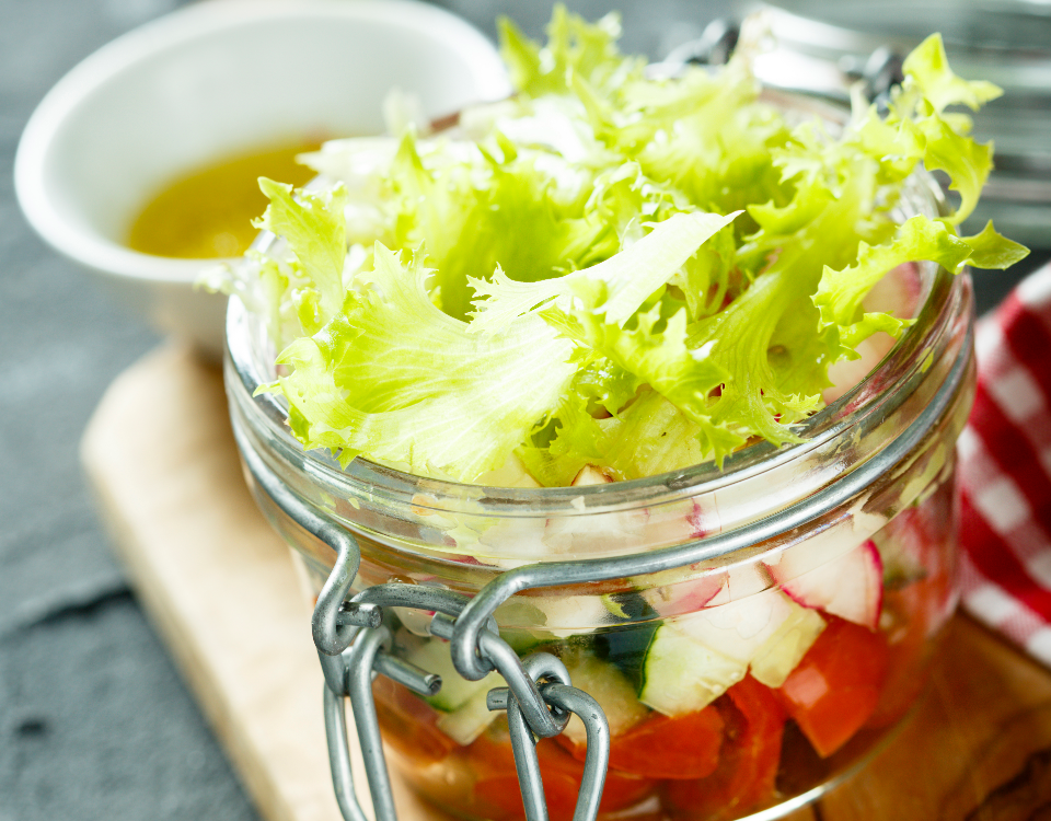 Salada em frasco para levar à praia!