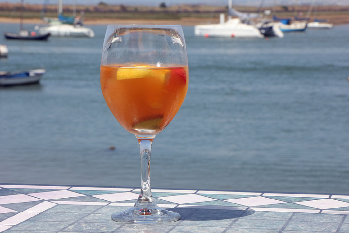 Receita de sangria de vinho branco