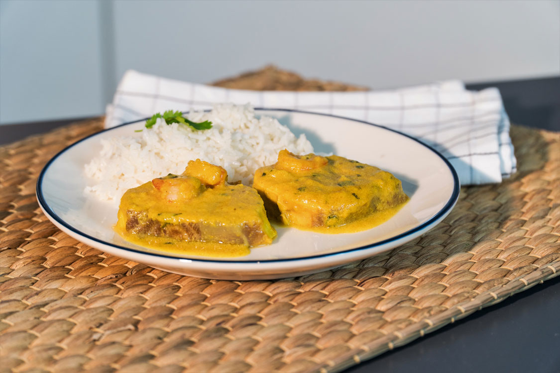 Caril de peixe e camarão