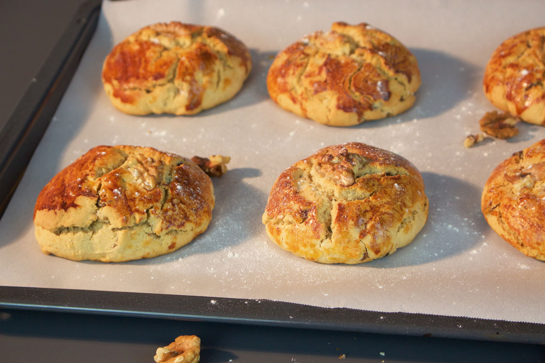 Broas de erva-doce e noz