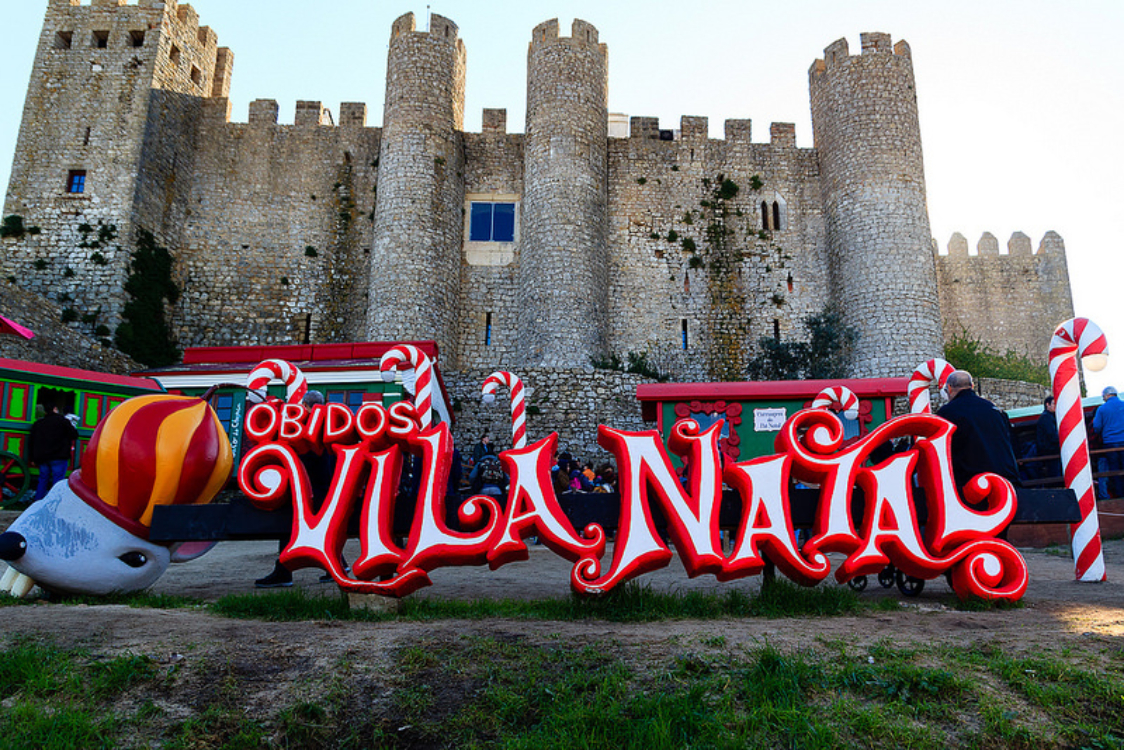 A Vila Natal de Óbidos voltou… com uma celebração dos anos 80!