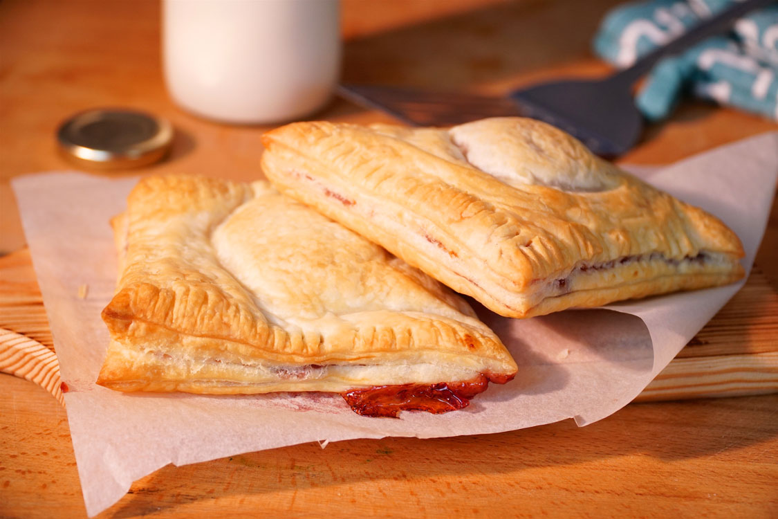 Folhado de queijo de cabra e compota de framboesa