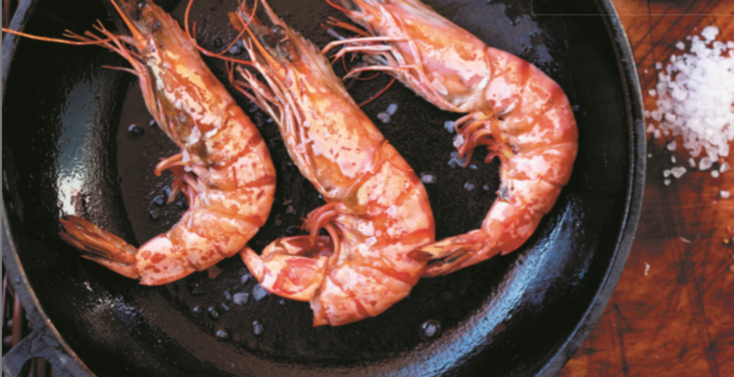 Camarão frito com pimenta rosa