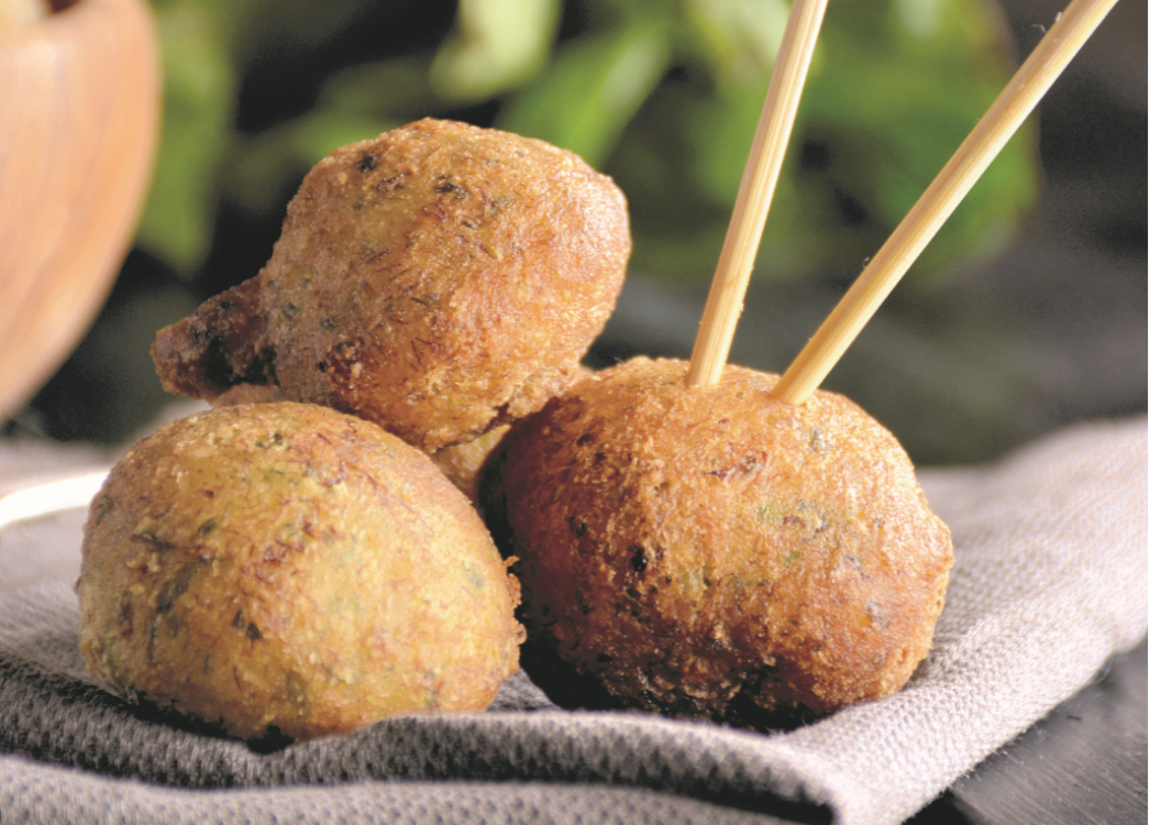 Pastéis de bacalhau e arroz