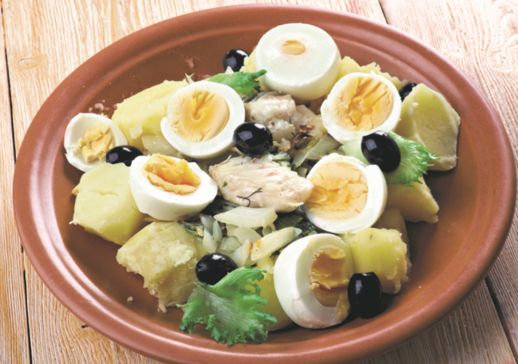 Salada de sobras de bacalhau: imagina roupa velha mais saudável?