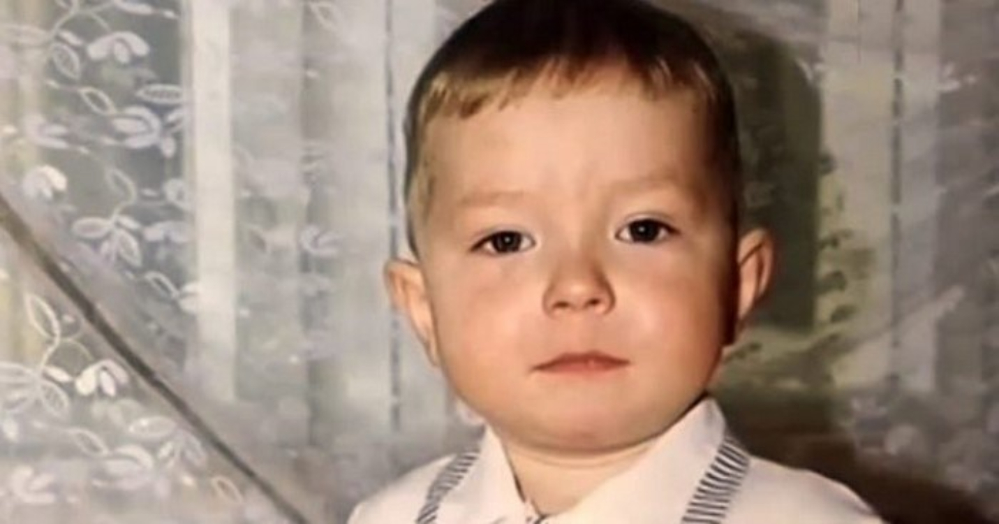 Jovem cuida da mãe com paralisia desde os 8 anos