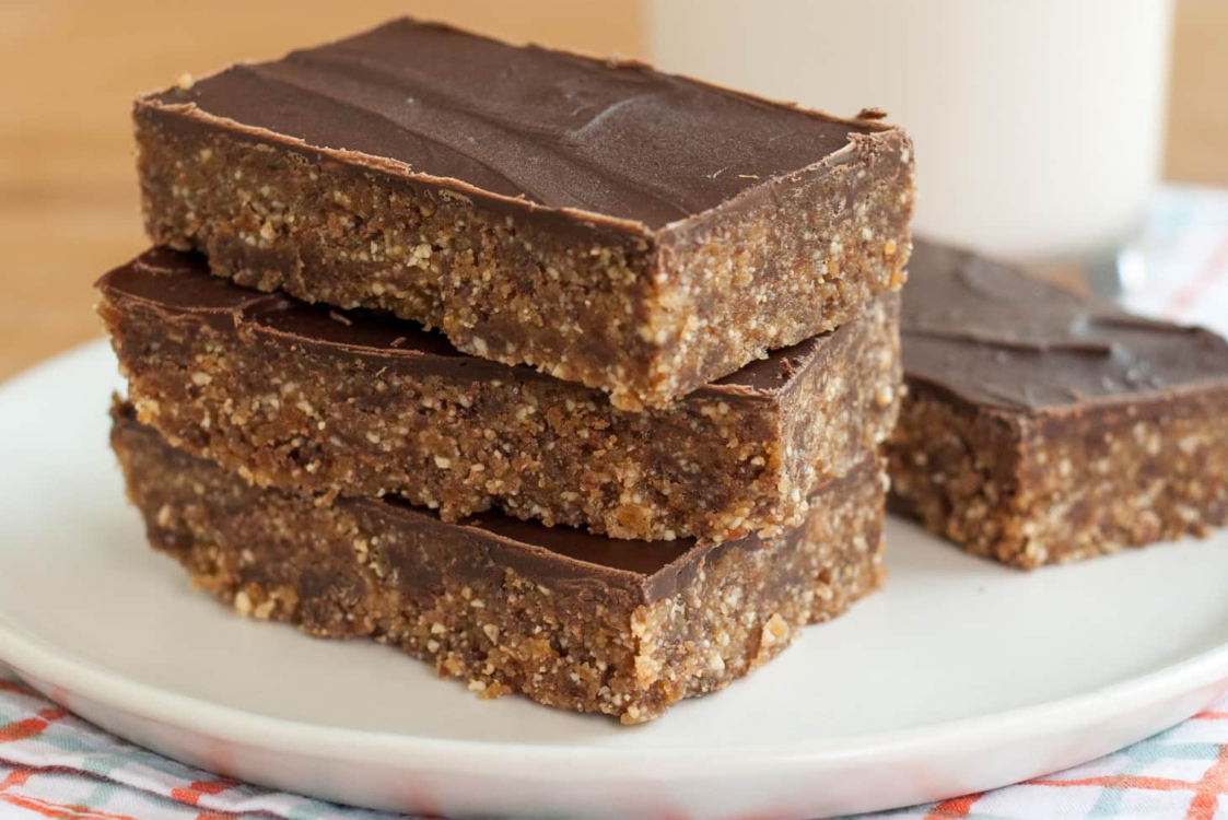 Barras energéticas de chocolate e amendoim
