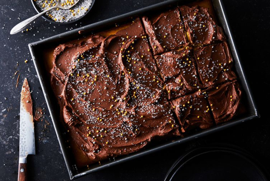 Bolo de manteiga de amendoim com cobertura de chocolate