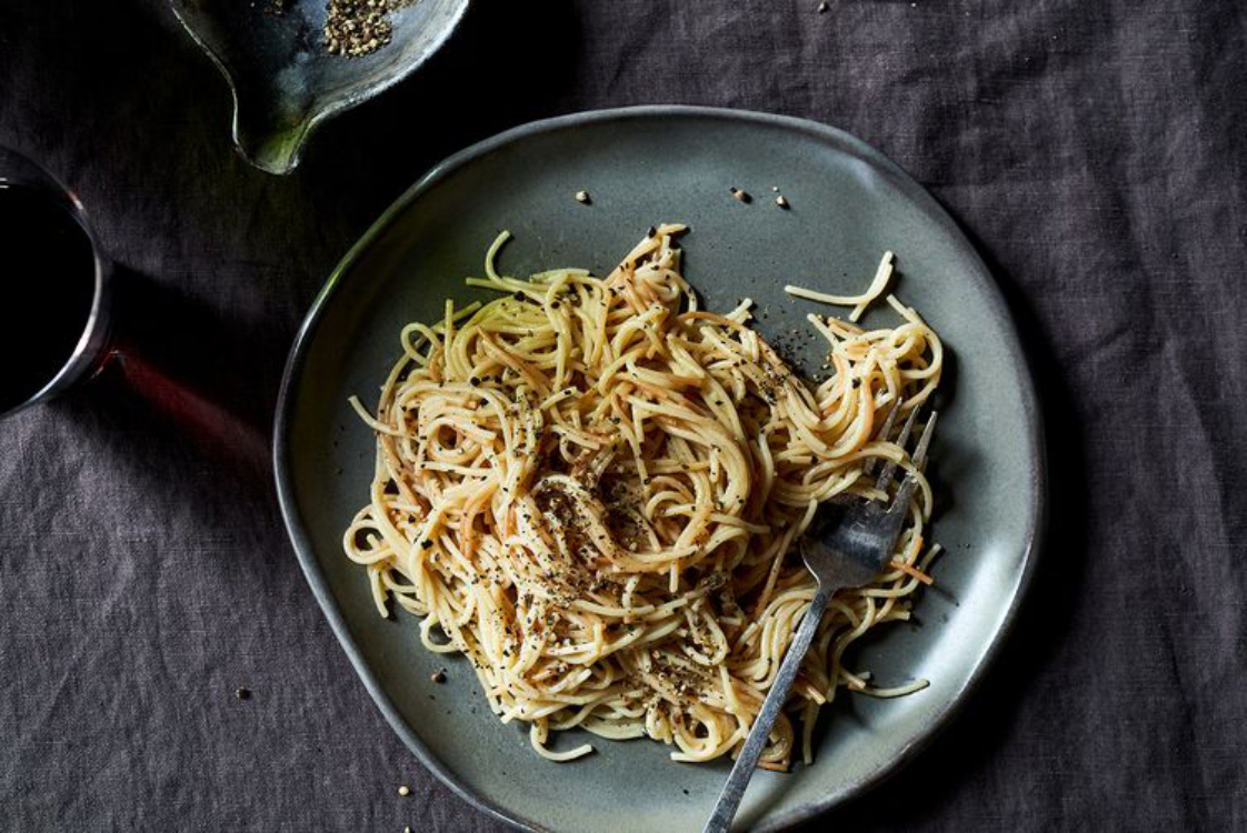 Esparguete com manteiga e limão: para surpreender as mulheres da nossa vida!