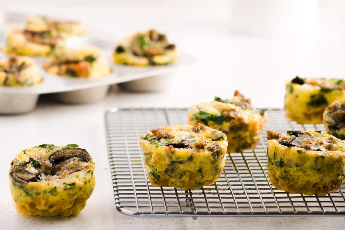 Muffins de ovo paleo para o pequeno-almoço