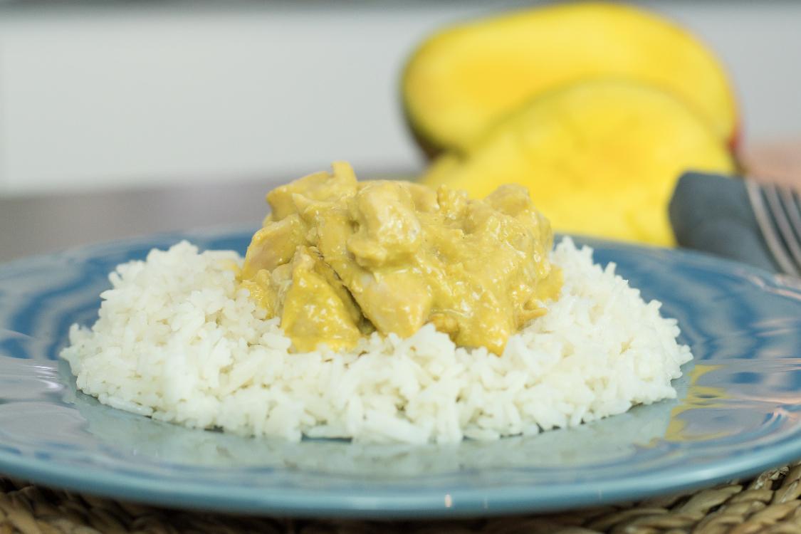 Caril de frango com manga