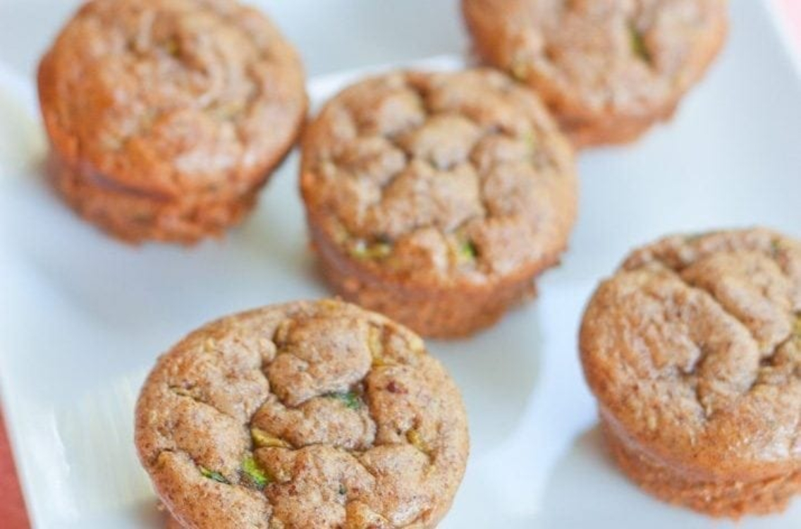 Muffins de curgete e manteiga de amêndoa sem glúten: com apenas 87 calorias!