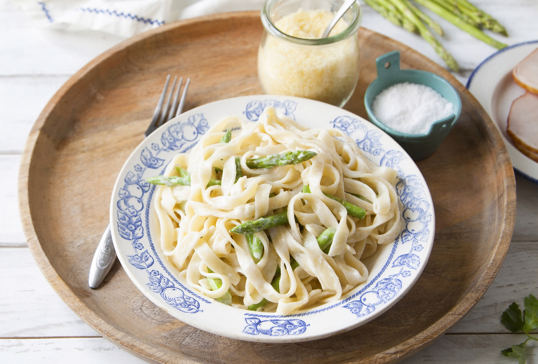 Massa de espargos e parmesão