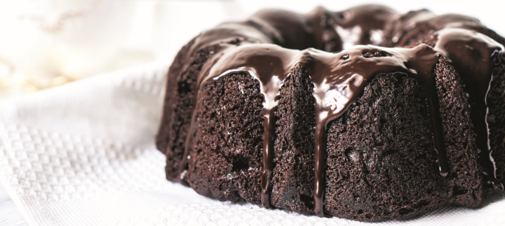 Bolo de chocolate com cobertura