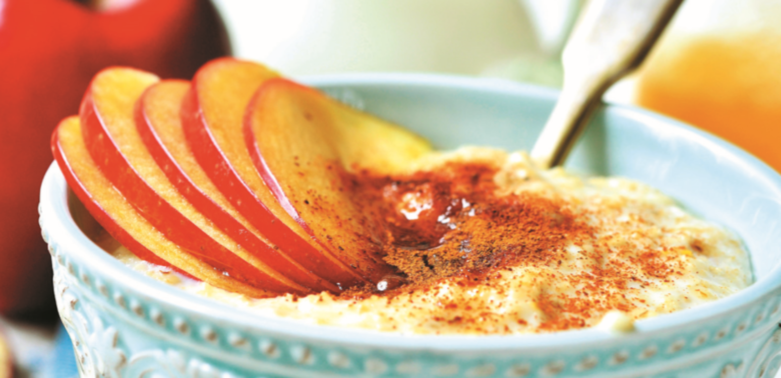 Papas de aveia com nozes, mel e maçã