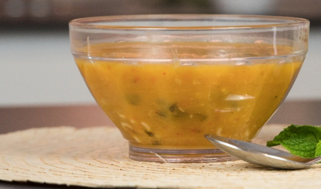 Sopa de peixe com leite de coco