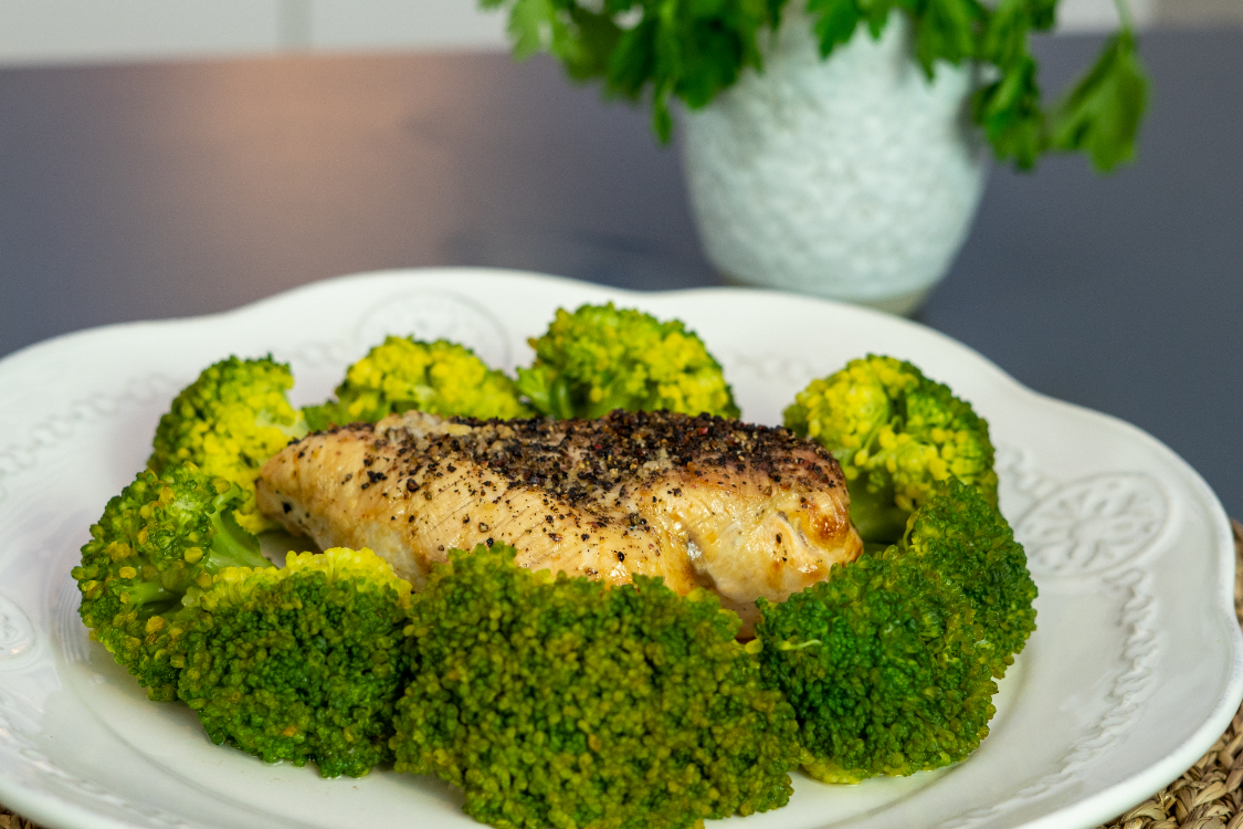 Receita saudável de frango com brócolos