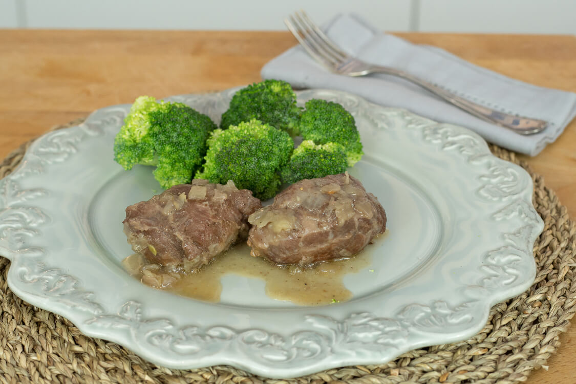 Bochechas de porco com brócolos: derrete-se na boca!