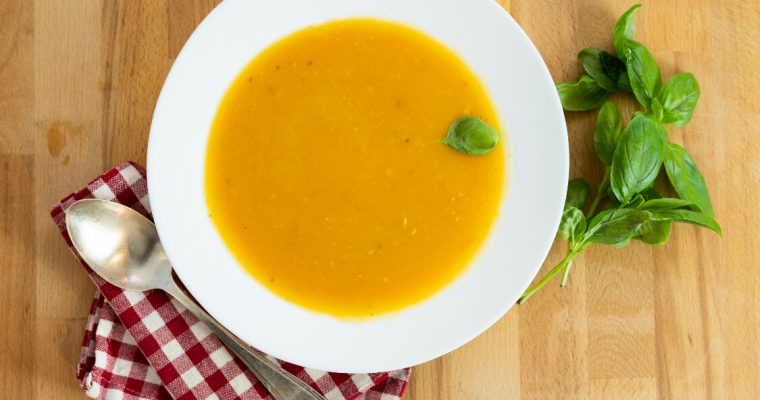 Prepare este creme de abóbora e manjericão sem batata!