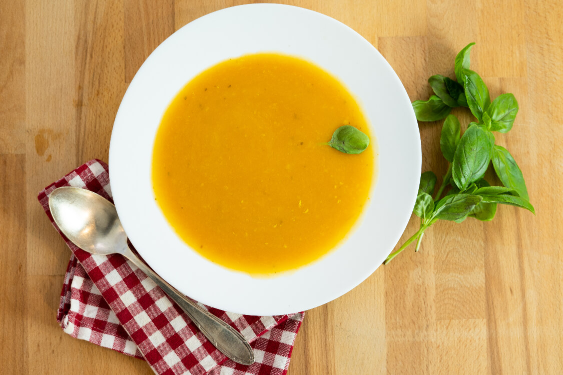 Prepare este creme de abóbora e manjericão sem batata!