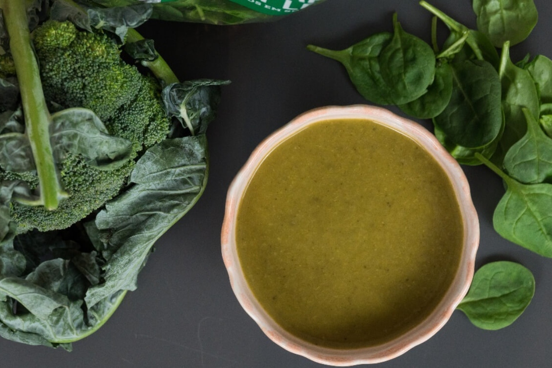 Sopa de brócolos com espinafres
