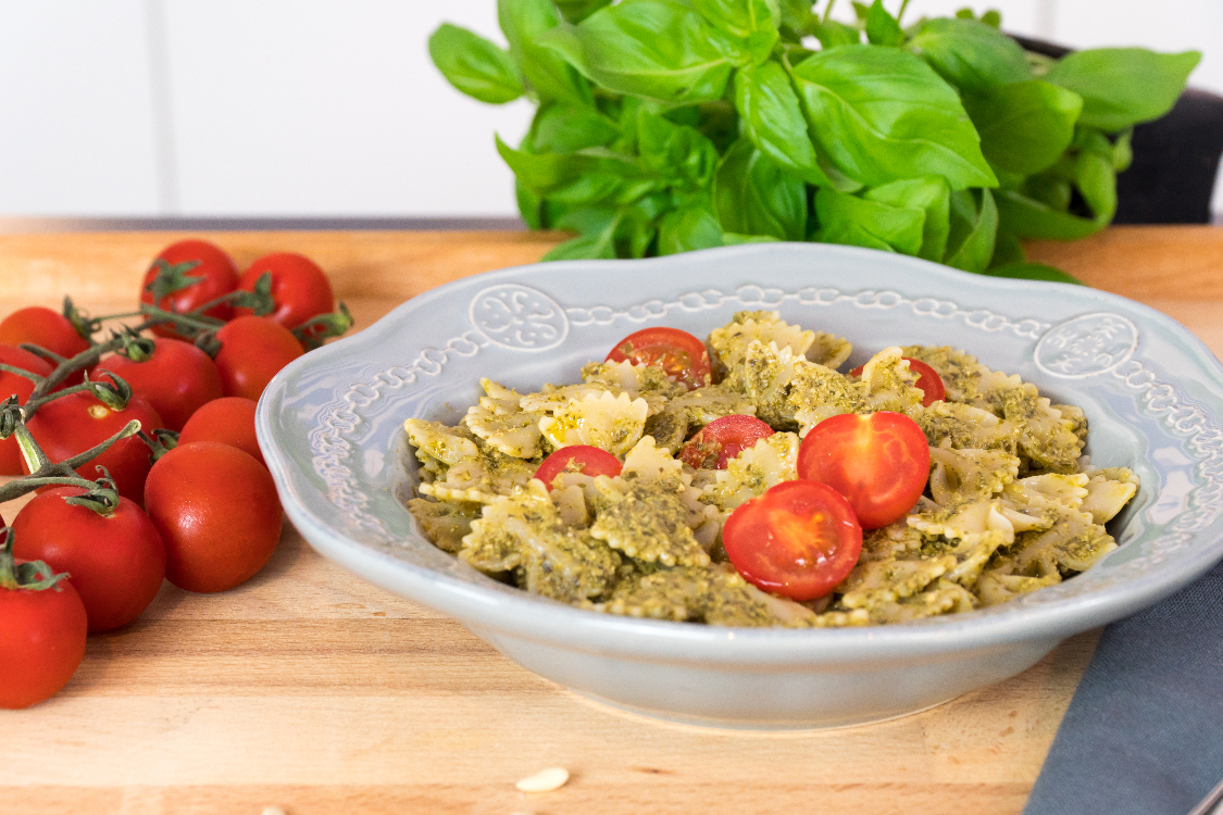 Massa com pesto e tomate cherry
